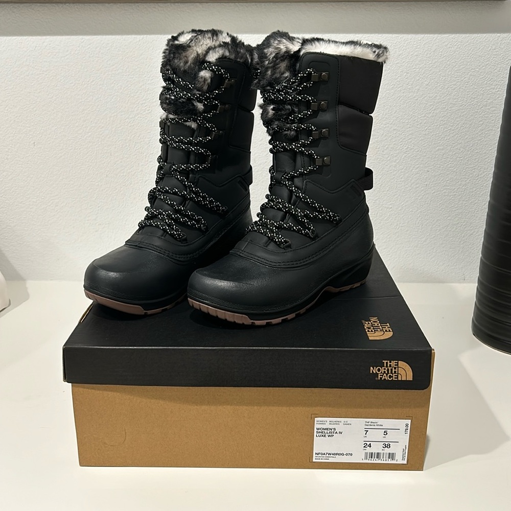 NEW in Box Northface Women’s Shellista IV Luxe WP Boots